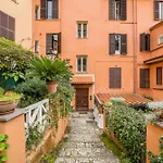 Il piccolo borgo di Trastevere